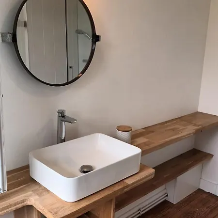 Semesterbostad Loue Maison 10 Couchages A Avec Jardin, Proche La Rochelle (Charente-Maritime)